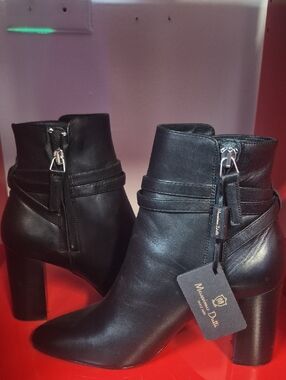 Massimo Dutti Black Leather Pointed-Toe Ankle Boots